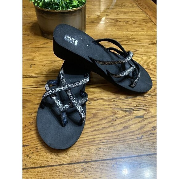 Teva Women's Mush Mandalyn Ola Flip Flop Size 10 Black Floral Strappy Wedge - Picture 7 of 7